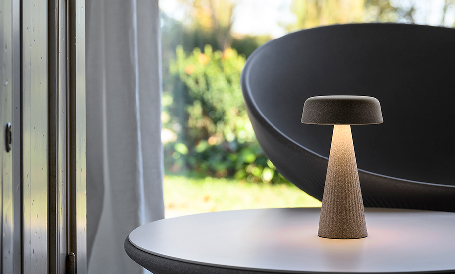 Fade tafel lamp indoor & outdoor oplaadbaar (accu) grijs (S4) made by Plus+