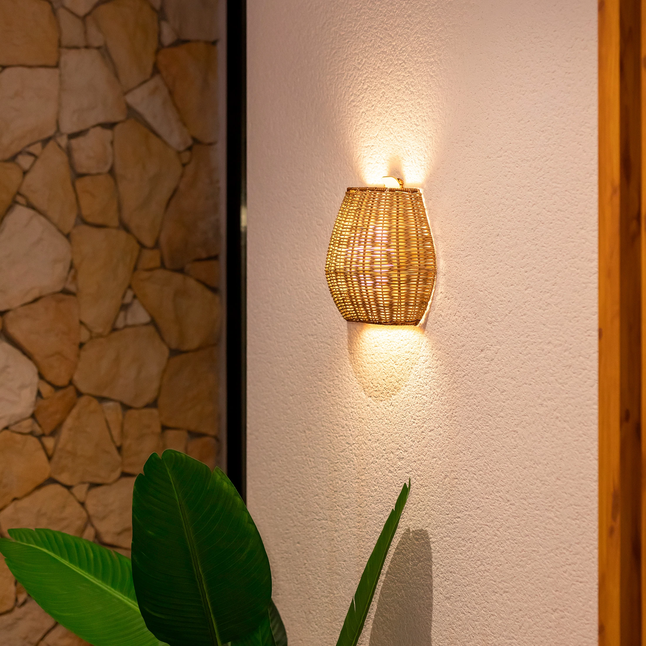 katje onvergeeflijk segment Buiten wandlamp Saona 25 Rotan draadloos / oplaadbaar made by NewGarden