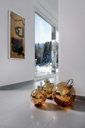 Sompex glazen gouden kerstbal Ø 30 cm met LED lampjes