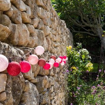 Guirled Lichtsnoer voor buiten met 32 x LED bollen SOLAR+BATT (9 meter) kleur Cerise