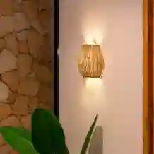 Buiten wandlamp Saona 25 Rotan draadloos / oplaadbaar made by NewGarden